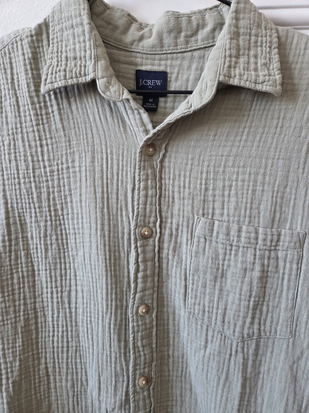 J. Crew Men’s Short-Sleeve Button-Up Shirt in Light Sage Green - Picture 4 of 4